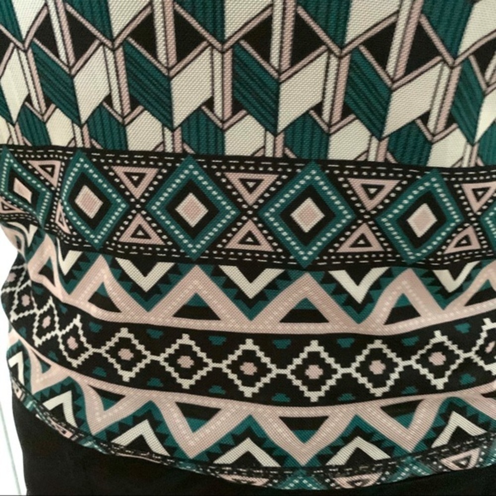 Geometric Print Green & Black Mesh Fitted Top S - Picture 5 of 15